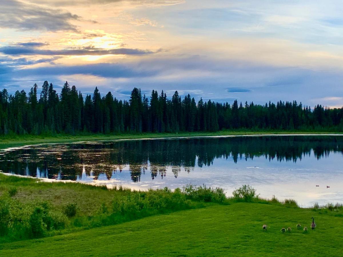 Schott'S Lake Conference & Resort Sundre Eksteriør billede